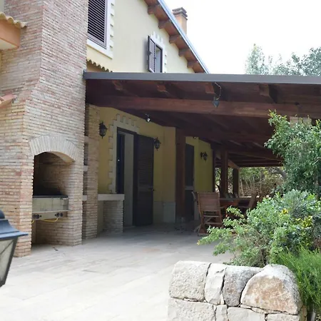 Giulia - Sicilian Luxury Garden Bed & Breakfast