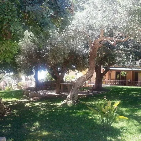 Giulia - Sicilian Luxury Garden Bed & Breakfast